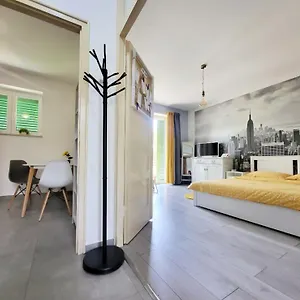 Cozy With Balcony 10 Min From The , Rijeka Croatia